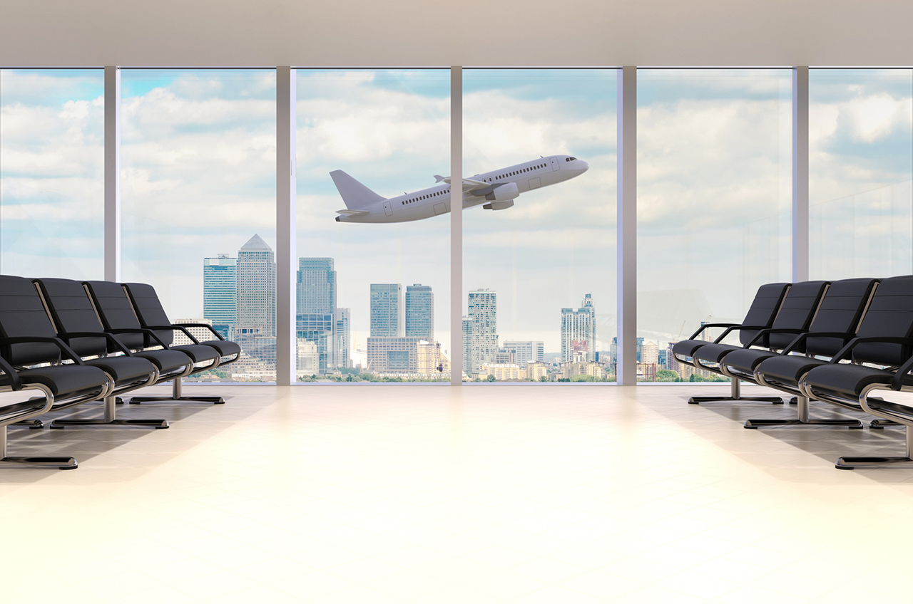 Flughafen Wartehalle mit Flugzeug und Skyline